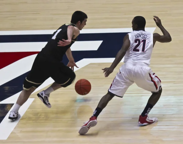 A Defensive Move by Arizona Wildcat Kyle Fogg — Stock Photo, Image
