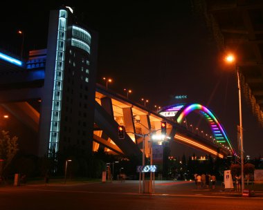 yayalar Halit köprünün altından bir grup Şanghay