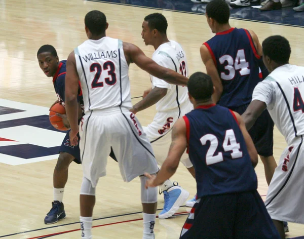 A Pass Defense in an Arizona Basketball Game — Stock Photo, Image