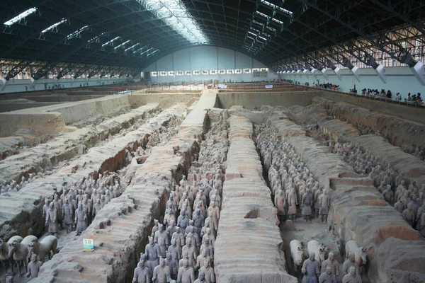 Lijnen van terracotta leger soldaten, xi'an, china — Stockfoto