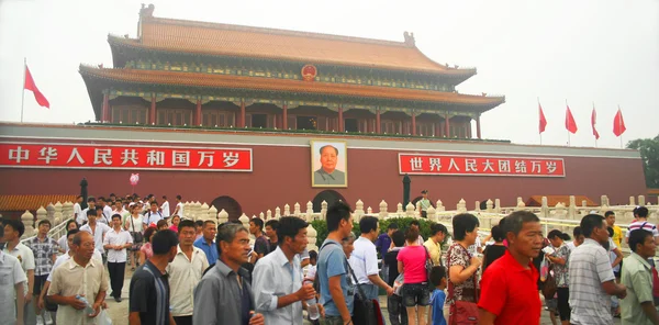 Портрет Мао на воротах династии Мин — стоковое фото