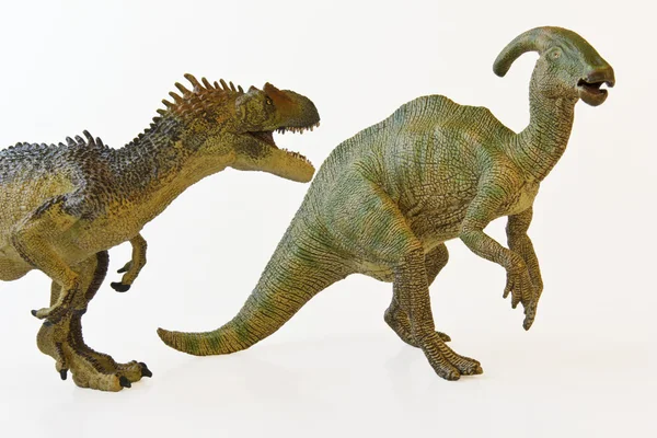 Голодный аллозавр угрожает встревоженному паразауролофу — стоковое фото