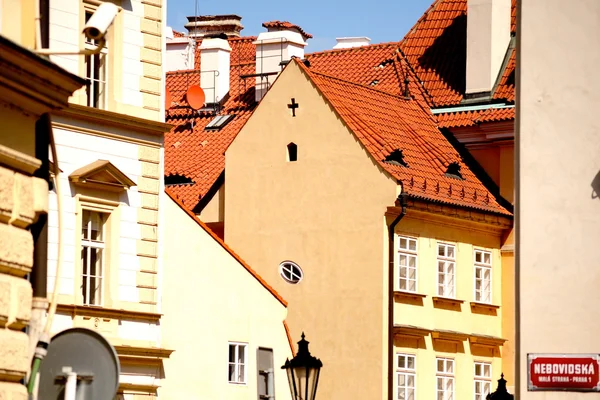 Typowe domy starej Pragi — Zdjęcie stockowe