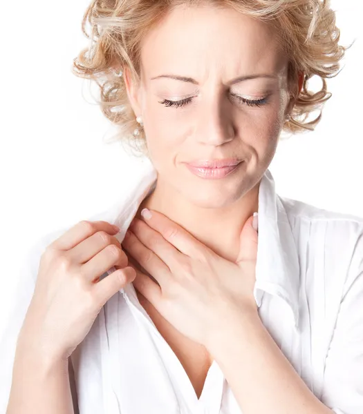 Kobieta, która ma bóle w klatce piersiowej — Zdjęcie stockowe