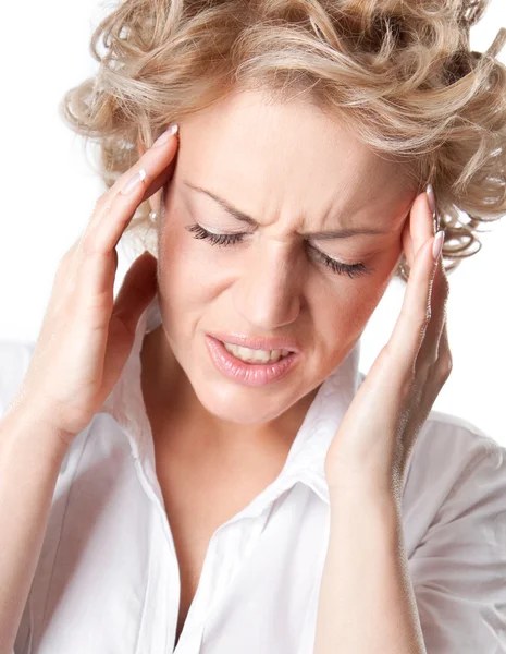Mladá žena s bolestivé bolesti hlavy — Stock fotografie