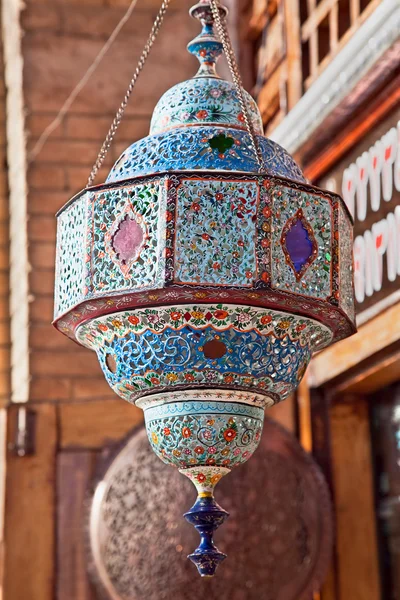 Orientalischer Kronleuchter, esfahan, iran — Stockfoto