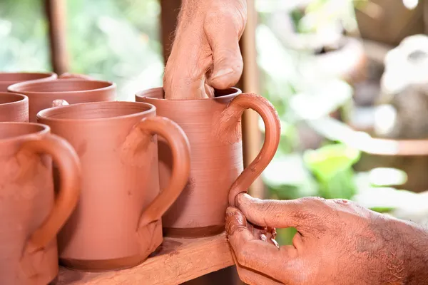 Artesanato criando novo copo de cerâmica — Fotografia de Stock