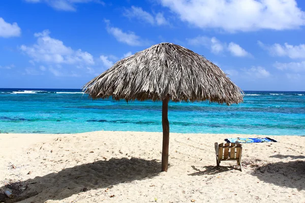 Piękne tropikalnej plaży maguana, Kuba — Zdjęcie stockowe