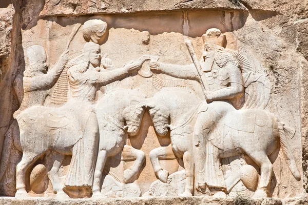 Relief från naqsh-e rostam, grav Persiska kungar, iran — Stockfoto
