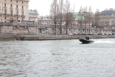 Fransız Polis Birliği seine Nehri üzerinde