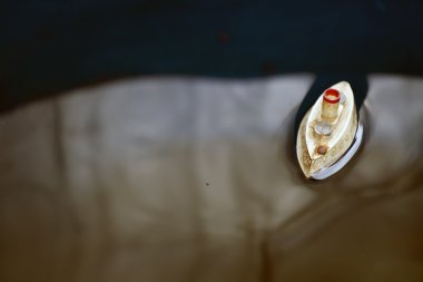 truble su tekne oyuncak