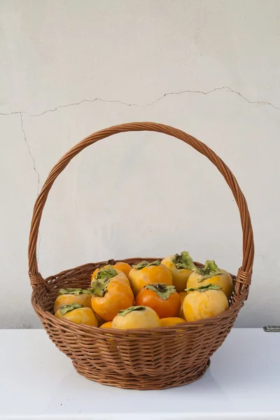 Kosz persimmon — Zdjęcie stockowe