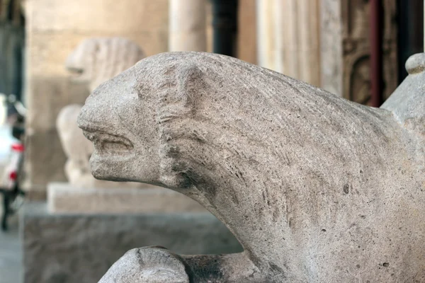 Statua leone romanica — Foto Stock