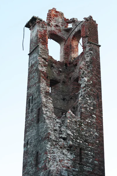 Alter Turm teilweise eingestürzt — Stockfoto