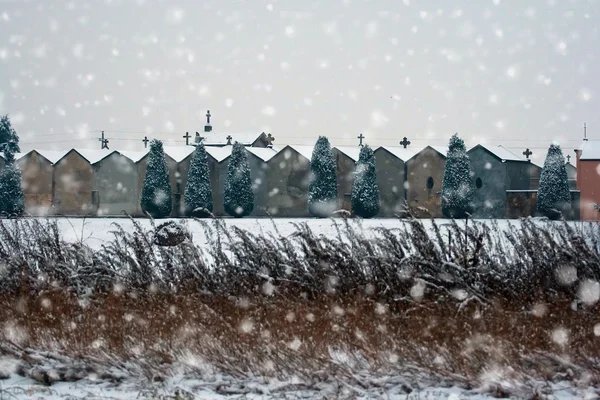 Cemitério de inverno — Fotografia de Stock