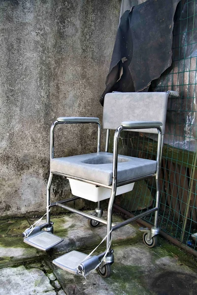 Petit fauteuil roulant — Photo