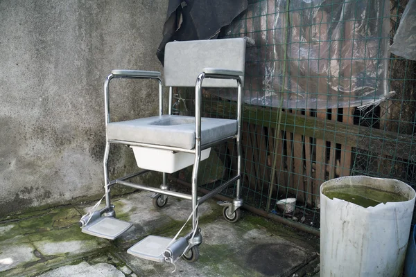 Συμπαγής αναπηρική καρέκλα — Φωτογραφία Αρχείου