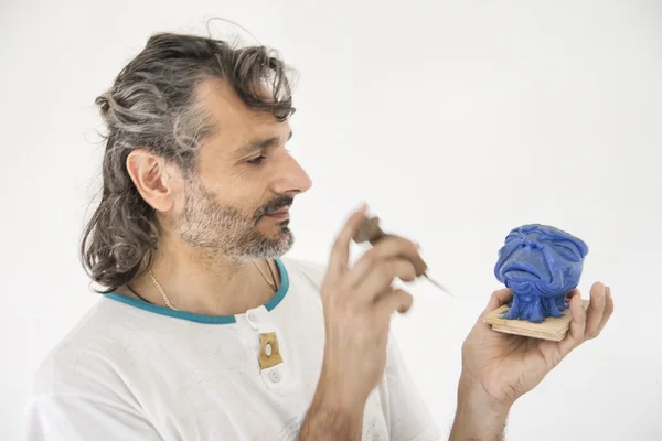 Sculptor working with clay — Stock Photo, Image