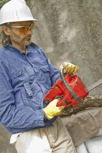 Man with chainsaw — Stock Photo, Image