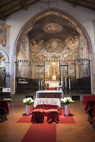 Igreja antiga antes de um casamento — Fotografia de Stock