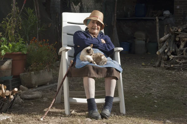 Grandmother and cat — Stock Photo, Image
