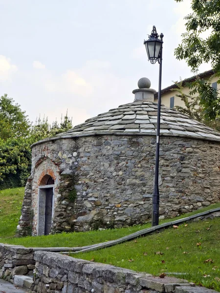 Anciente ice house, Varese, Italia — Foto Stock