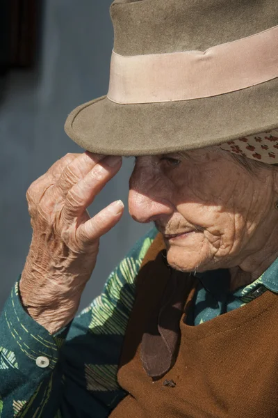 Portrait of an old woman — Stock Photo, Image