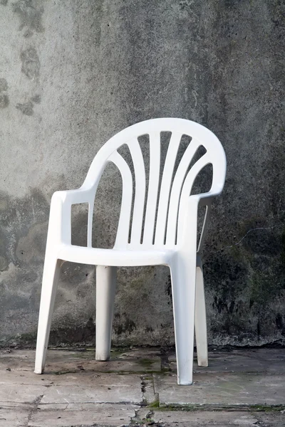 Beyaz plastik sandalye — Stok fotoğraf