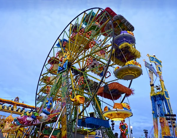 Ruota colorata al Luna Park — Foto Stock