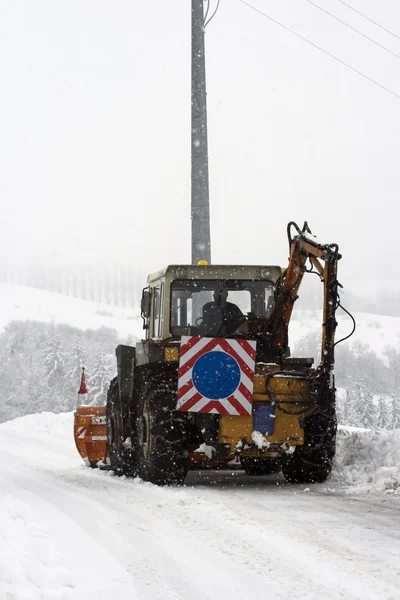 Kar temizleme aracı traktör — Stok fotoğraf