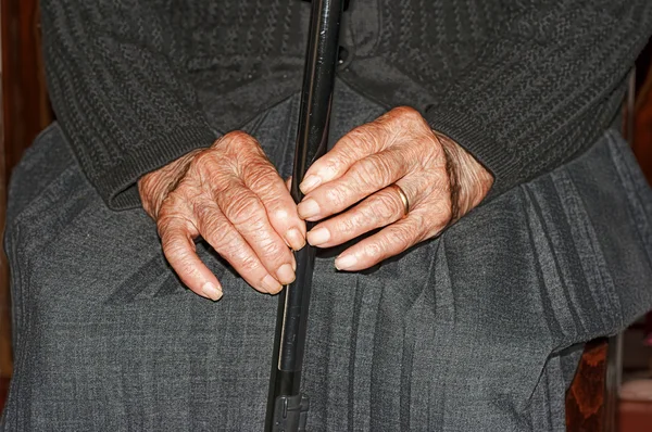 Wrinkled hands — Stock Photo, Image