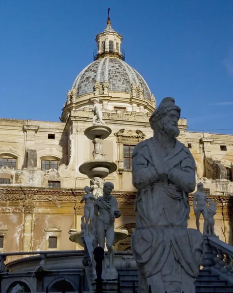 Schöne Statue in Palermo — Stockfoto