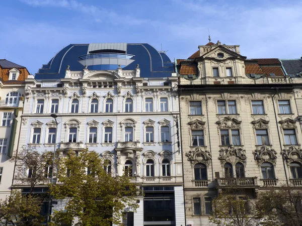 Moderna och antika i Prag — Stockfoto