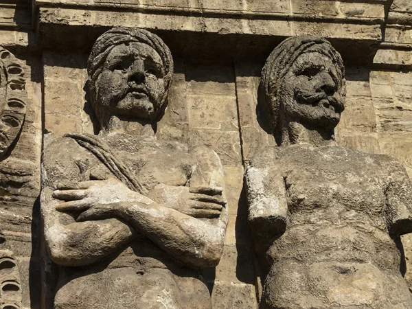 两个撒拉逊人雕塑 — 图库照片