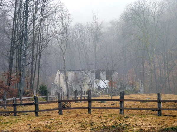 Ruin in the fog — Stock Photo, Image