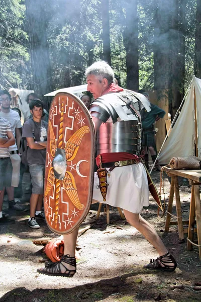 Атака римских солдат — стоковое фото