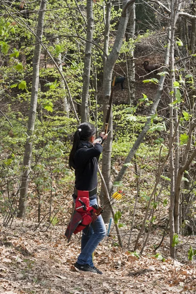 Female archer aiming — Stock Photo, Image
