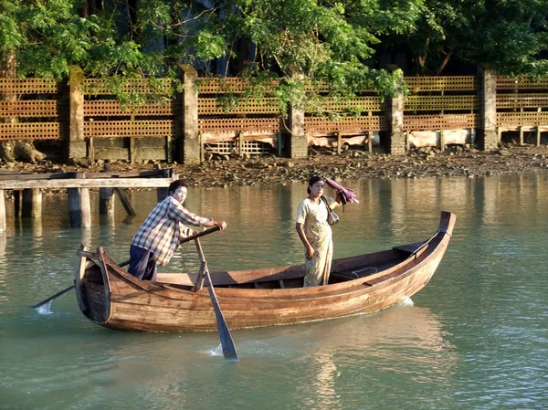 Barca sul lago Inle, Myanmar — Foto Stock