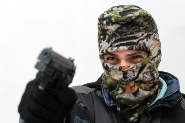 Террорист с пистолетом — стоковое фото