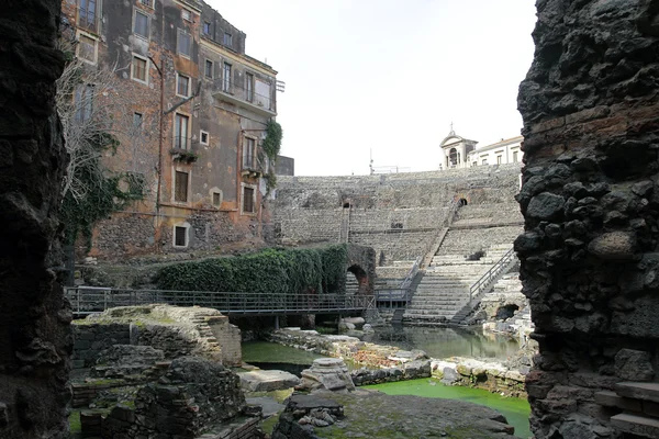 Romaans theater ruïnes in catania, — Stockfoto