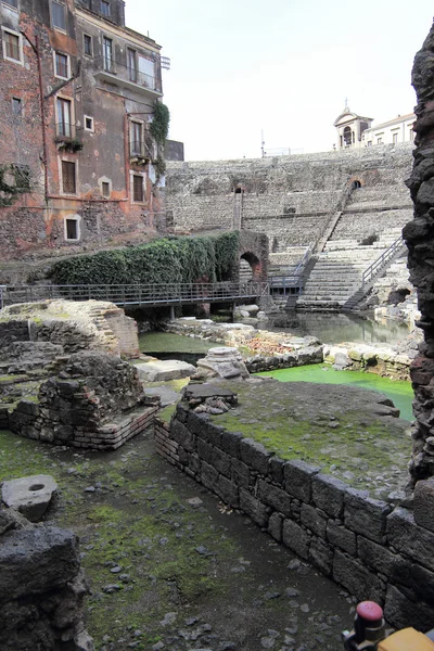 Ερείπια του ρωμαϊκού θεάτρου στην Κατάνια, — Φωτογραφία Αρχείου