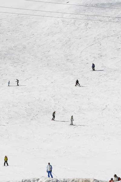 Alpler üzerinde kış sporları — Stok fotoğraf