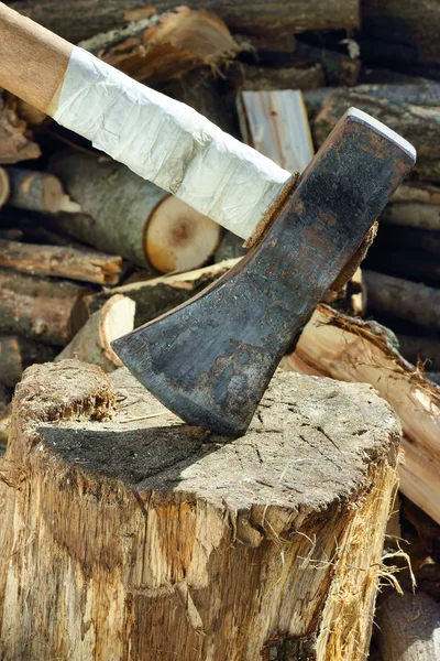 木こりの斧 — ストック写真