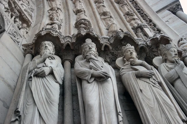 Νοτρ Νταμ καθεδρικός αγάλματα, Παρίσι, Γαλλία — Φωτογραφία Αρχείου
