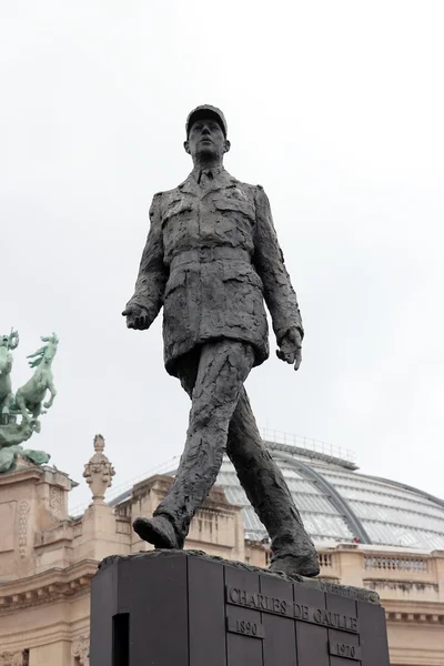 Estátua de Charles de Gaulle em Paris, França — Fotografia de Stock