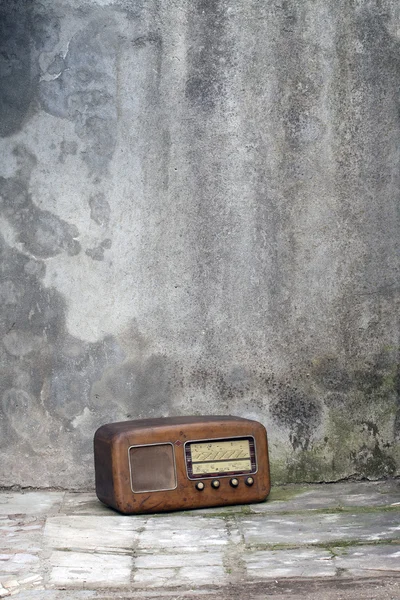 Altes Radio aus den 50er Jahren — Stockfoto