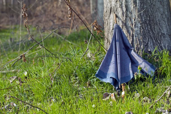 Opuszczony parasol — Zdjęcie stockowe