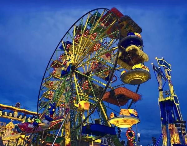 Rueda colorida en Luna Park — Foto de Stock