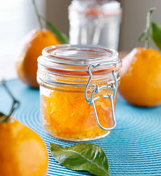 Słoik domowej roboty dżem pomarańczowy — Zdjęcie stockowe