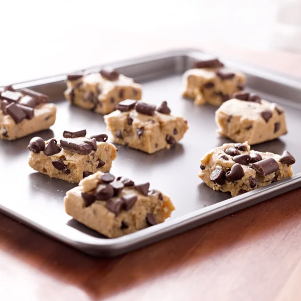 Okokt cookie deg på en ugnsfast form — Stockfoto